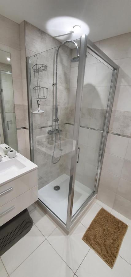 Le Lodge, T2 Classe 3 Etoiles Avec Jardin, Parking, Piscine & Mer A 2 Pas Menton Exteriör bild