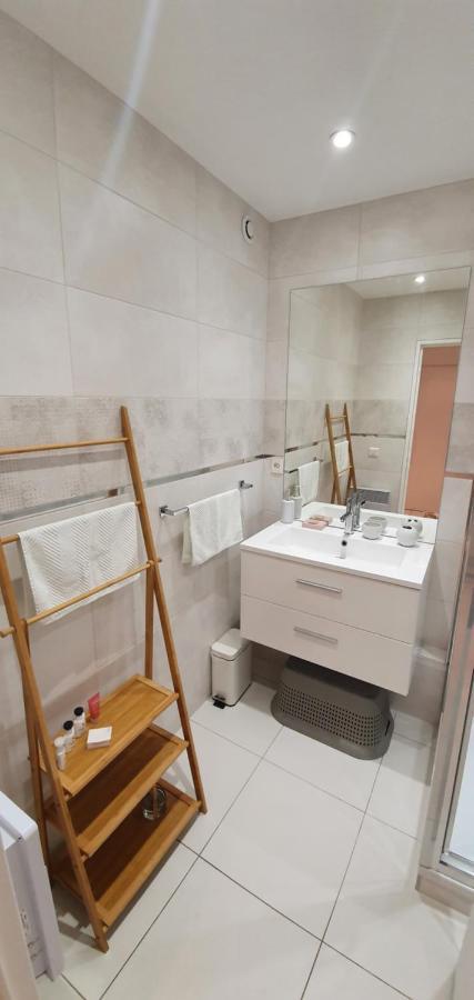 Le Lodge, T2 Classe 3 Etoiles Avec Jardin, Parking, Piscine & Mer A 2 Pas Menton Exteriör bild